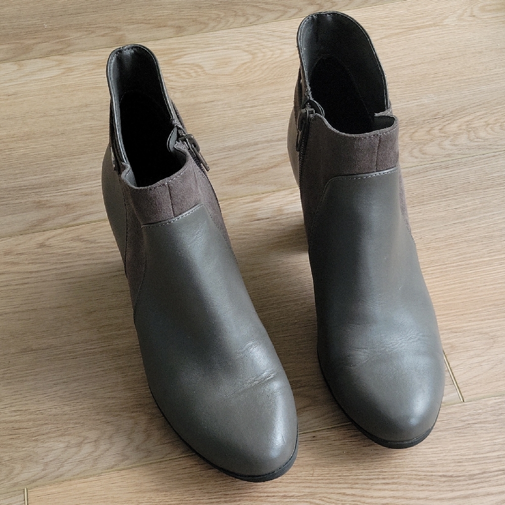 Giani Bernini Alani Zippered Grey Bootie - Women's Size 8
